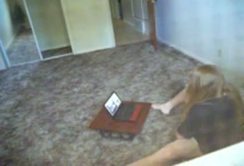 Studente stiekem gefilmd tijdens het mastuberen terwijl ze porno kijkt